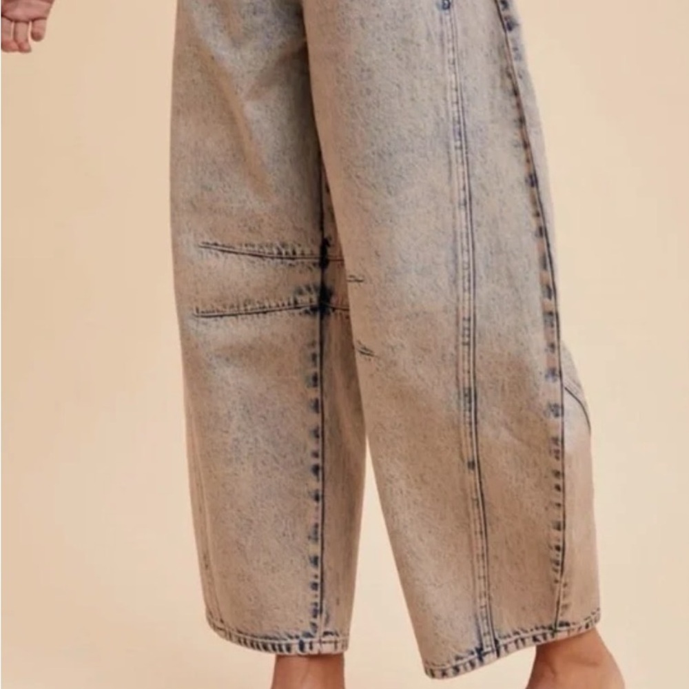 Annie Wear Mineral Wash Barrel Leg Jeans NWT - Picture 3 of 3